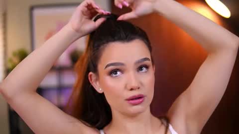 Snapshot of lena_laurent chatting on 03/27/26, 10:26 Lena Laurent online show from 03/27/26, 10:26