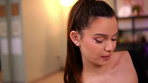 Snapshot of lena_laurent chatting on 03/31/26, 09:21 Lena Laurent online show from 03/31/26, 09:21