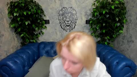 Snapshot of lena_paulles chatting on 12/12/24, 11:29 Lena online show from 12/12/24, 11:29