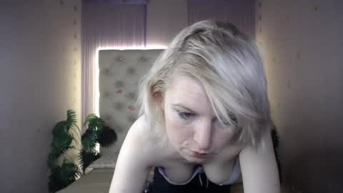 Snapshot of lena_paulles chatting on 12/18/24, 07:04 Lena online show from 12/18/24, 07:04