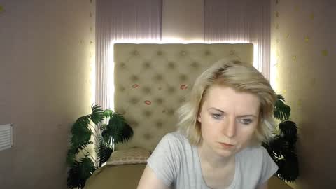 Snapshot of lena_paulles chatting on 12/24/24, 10:11 Lena online show from 12/24/24, 10:11