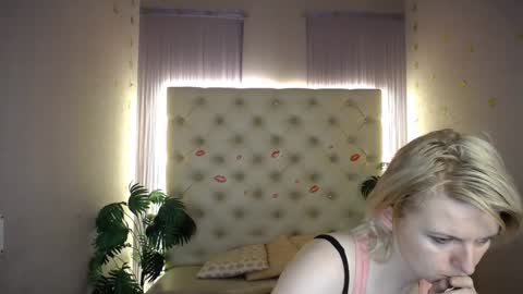 Snapshot of lena_paulles chatting on 12/30/24, 07:04 Lena online show from 12/30/24, 07:04