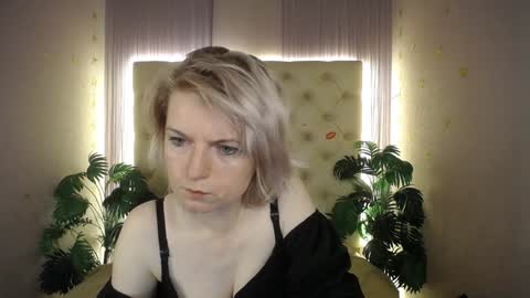 Snapshot of lena_paulles chatting on 01/07/25, 07:10 Lena online show from 01/07/25, 07:10