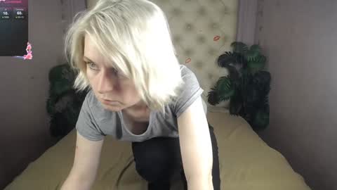 Snapshot of lena_paulles chatting on 02/06/25, 02:04 Lena online show from 02/06/25, 02:04