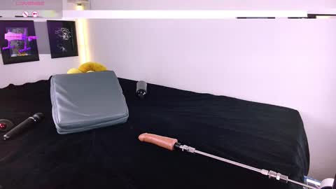 Lenaandwilliam online show from 10/10/25, 07:24