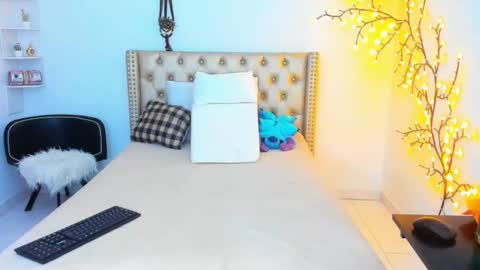 Lena  online show from 10/05/25, 12:58