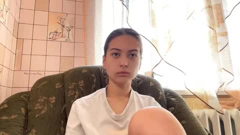 Snapshot of lenniepennachio chatting on 05/01/26, 04:17 Hellomy name is Natalyits my first day here nice to meet you Give me 50 thumbs ups online show from 05/01/26, 04:17