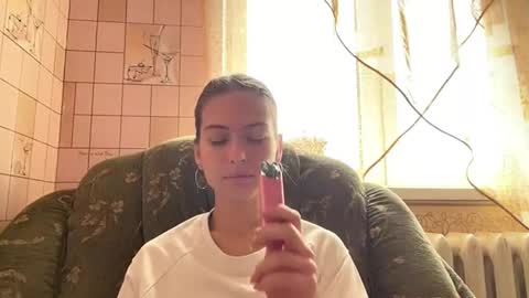 Snapshot of lenniepennachio chatting on 05/29/26, 07:50 Hellomy name is Natalyits my first day here nice to meet you Give me 50 thumbs ups online show from 05/29/26, 07:50