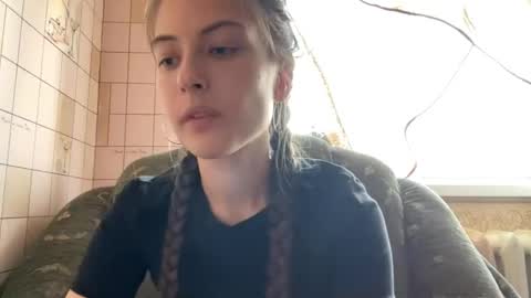 Snapshot of lenniepennachio chatting on 06/03/26, 03:28 Hellomy name is Natalyits my first day here nice to meet you Give me 50 thumbs ups online show from 06/03/26, 03:28