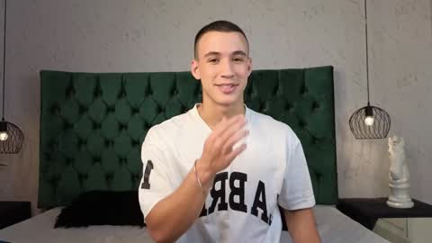 leo online show from 12/10/24, 01:22