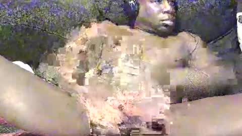 Snapshot of leo_hangsolow chatting on 02/10/25, 11:04 Chocolaty Lion King online show from 02/10/25, 11:04