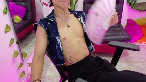 Snapshot of leoadamss chatting on 12/19/24, 01:40 Leo online show from 12/19/24, 01:40