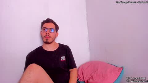 Snapshot of leoandviolet chatting on 01/10/25, 05:13 Carlos Alissa. Help us to reach 100 likes online show from 01/10/25, 05:13