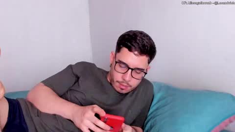 Snapshot of leoandviolet chatting on 10/03/25, 06:27 Carlos Alissa. Help us to reach 100 likes online show from 10/03/25, 06:27