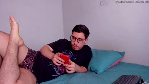 Snapshot of leoandviolet chatting on 10/19/25, 05:13 Carlos Alissa. Help us to reach 100 likes online show from 10/19/25, 05:13