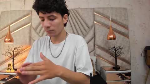 Snapshot of leofeniix chatting on 02/22/26, 03:40 Leo online show from 02/22/26, 03:40