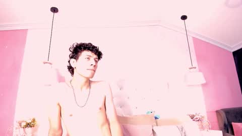 Snapshot of leofeniix chatting on 03/02/26, 04:03 Leo online show from 03/02/26, 04:03