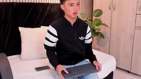 Snapshot of leohard_ chatting on 01/17/26, 11:48 leohard_ online show from 01/17/26, 11:48