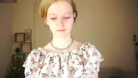 Hello Im Roxy Im just starting my journey here so lets get acquainted online show from 03/29/26, 04:18