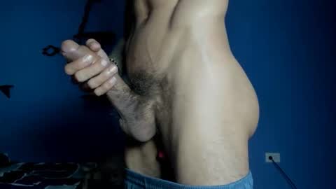 Snapshot of leon_big_cock chatting on 05/27/26, 01:35 leon_big_cock online show from 05/27/26, 01:35