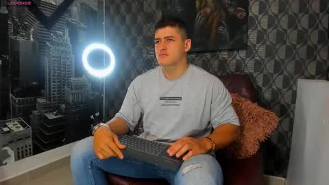 Leon Smoron online show from 11/30/25, 06:12