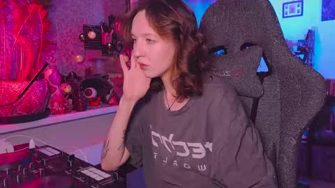 leona online show from 02/21/26, 03:57