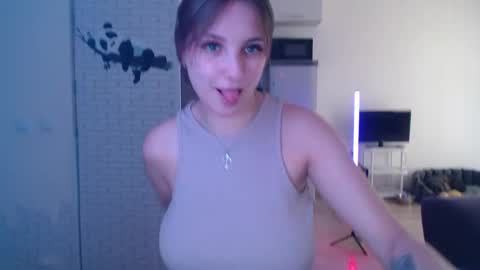 Snapshot of leonaalove chatting on 04/01/26, 11:22 Leonaalove online show from 04/01/26, 11:22