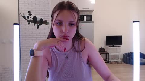 Snapshot of leonaalove chatting on 04/15/26, 08:10 Leonaalove online show from 04/15/26, 08:10