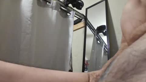 Snapshot of leonar0101 chatting on 12/08/24, 05:07 leonar0101 online show from 12/08/24, 05:07