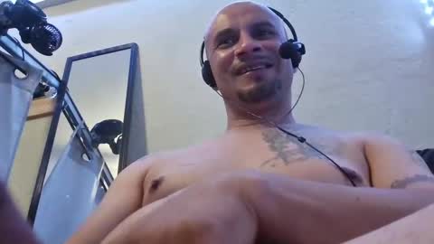 Snapshot of leonar0101 chatting on 12/11/24, 04:28 leonar0101 online show from 12/11/24, 04:28