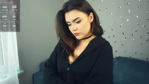 Mia online show from 09/18/25, 07:43