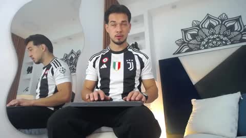 Snapshot of leonardfoxx chatting on 04/01/26, 12:39 leonardo online show from 04/01/26, 12:39