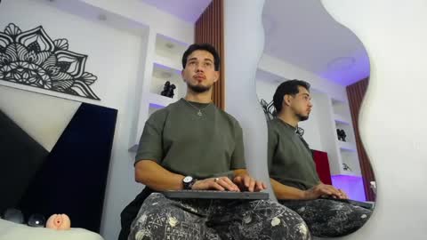 Snapshot of leonardfoxx chatting on 04/07/26, 12:49 leonardo online show from 04/07/26, 12:49