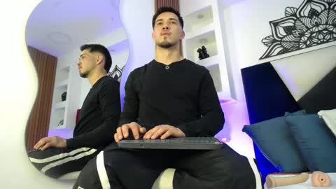 Snapshot of leonardfoxx chatting on 04/10/26, 12:54 leonardo online show from 04/10/26, 12:54