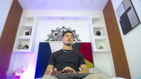 Snapshot of leonardfoxx chatting on 04/16/26, 12:39 leonardo online show from 04/16/26, 12:39