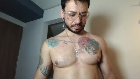 Snapshot of leondevereda_ chatting on 12/18/25, 12:38 Len online show from 12/18/25, 12:38