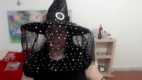 leonela   online show from 10/31/25, 11:17