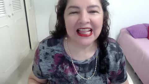 leonela   online show from 04/27/26, 11:47