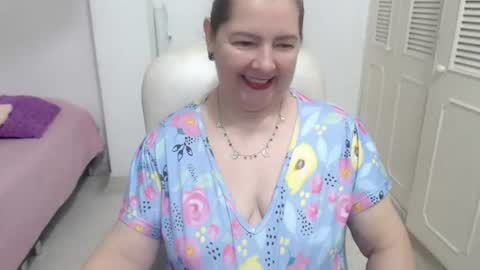 leonela   online show from 07/02/26, 08:59