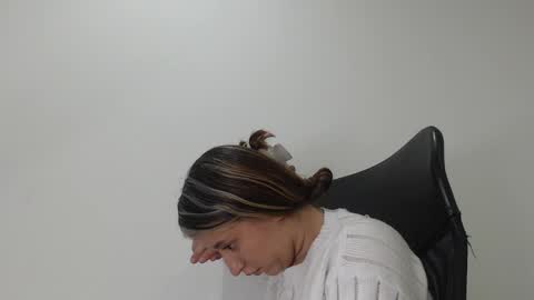 Snapshot of leonella_ass__ chatting on 01/03/25, 10:40 Leonella online show from 01/03/25, 10:40