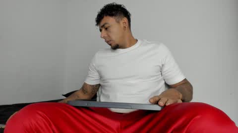 leonidas1.1 online show from 04/12/26, 10:15