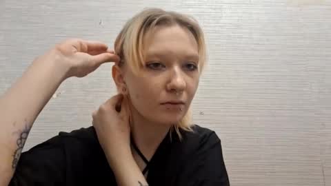 leonorekaufhold online show from 11/24/25, 08:14