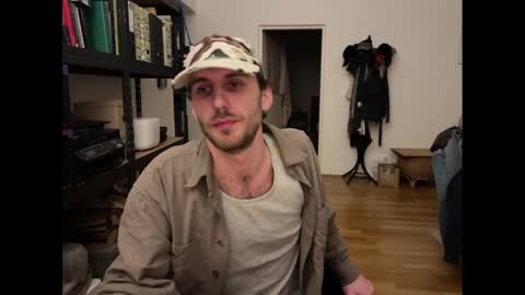 Leon online show from 02/17/25, 08:04