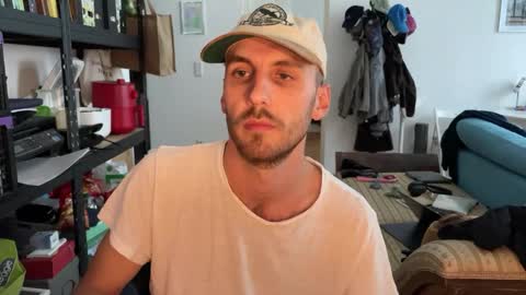 Leon online show from 10/10/25, 12:48