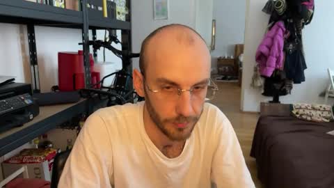 Leon online show from 12/04/25, 12:14