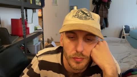 Leon online show from 12/14/25, 11:04