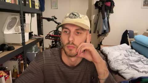 Leon online show from 12/15/25, 05:50