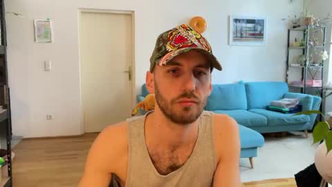 Leon online show from 04/27/26, 07:28