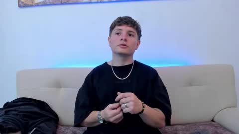 Leo  online show from 10/20/25, 09:04