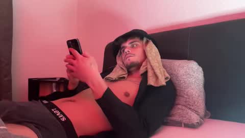 leosehenrot736234 online show from 04/15/26, 08:31